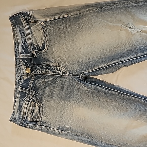 Never worn American eagle kick crop light destroy jeans - Picture 2 of 5